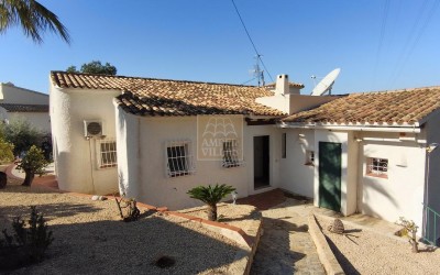 Bonita y amplia villa mediterránea con grandes terrazas. 